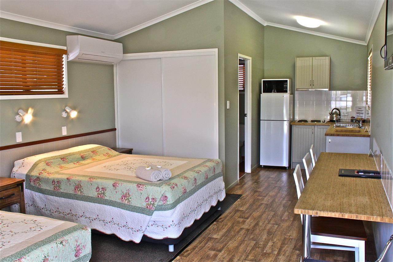 Barcaldine Country Motor Inn Екстериор снимка