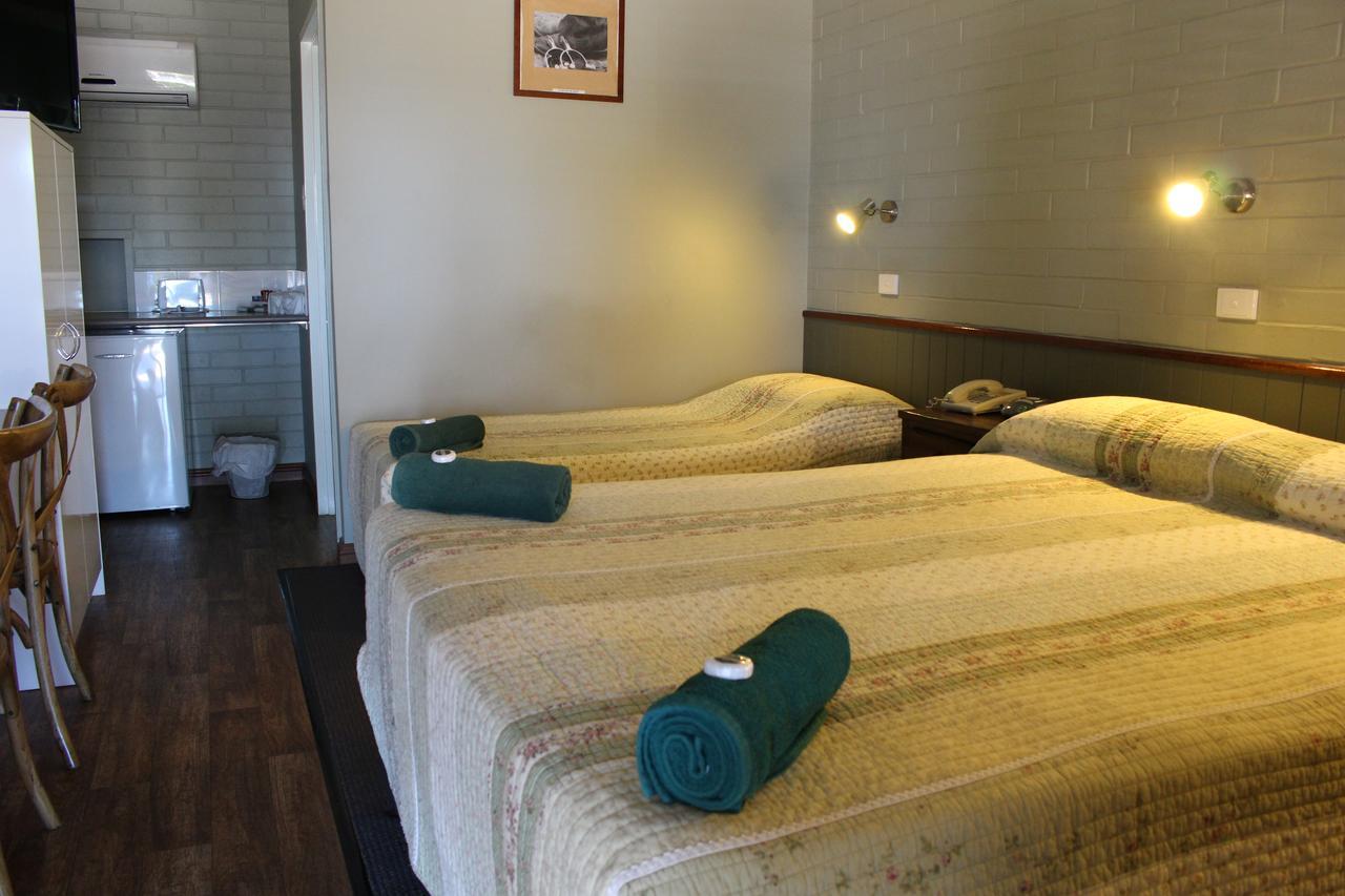 Barcaldine Country Motor Inn Екстериор снимка