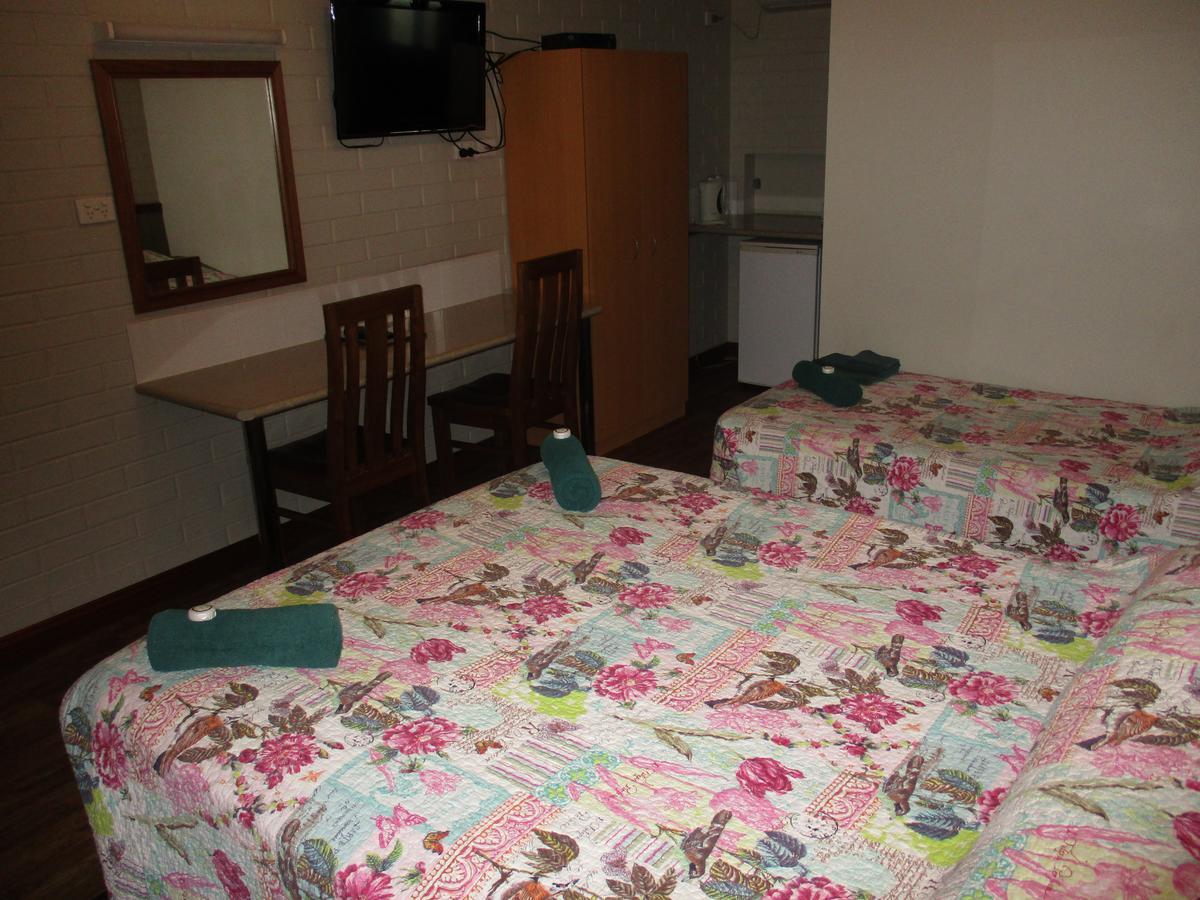 Barcaldine Country Motor Inn Екстериор снимка
