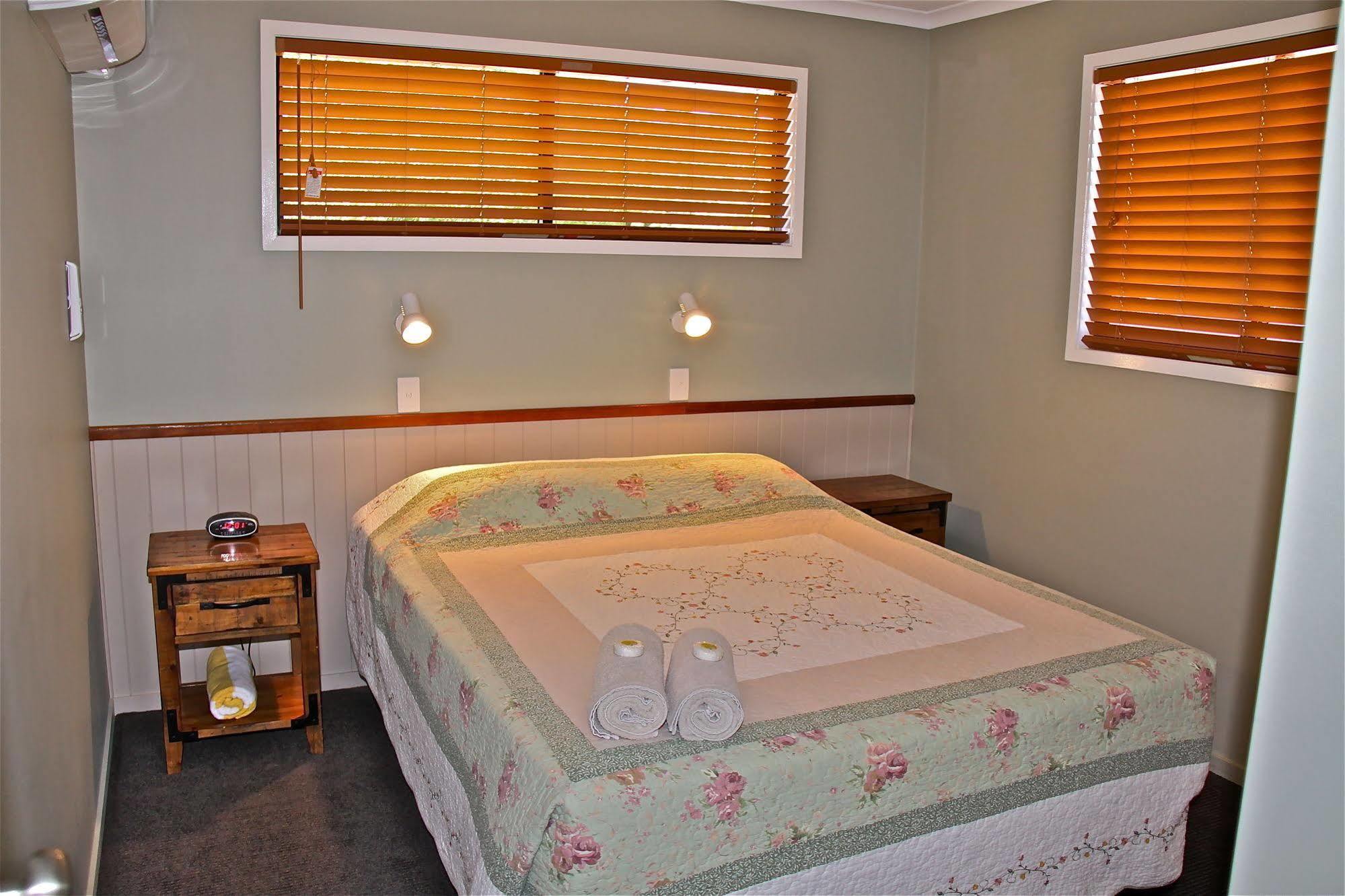 Barcaldine Country Motor Inn Екстериор снимка