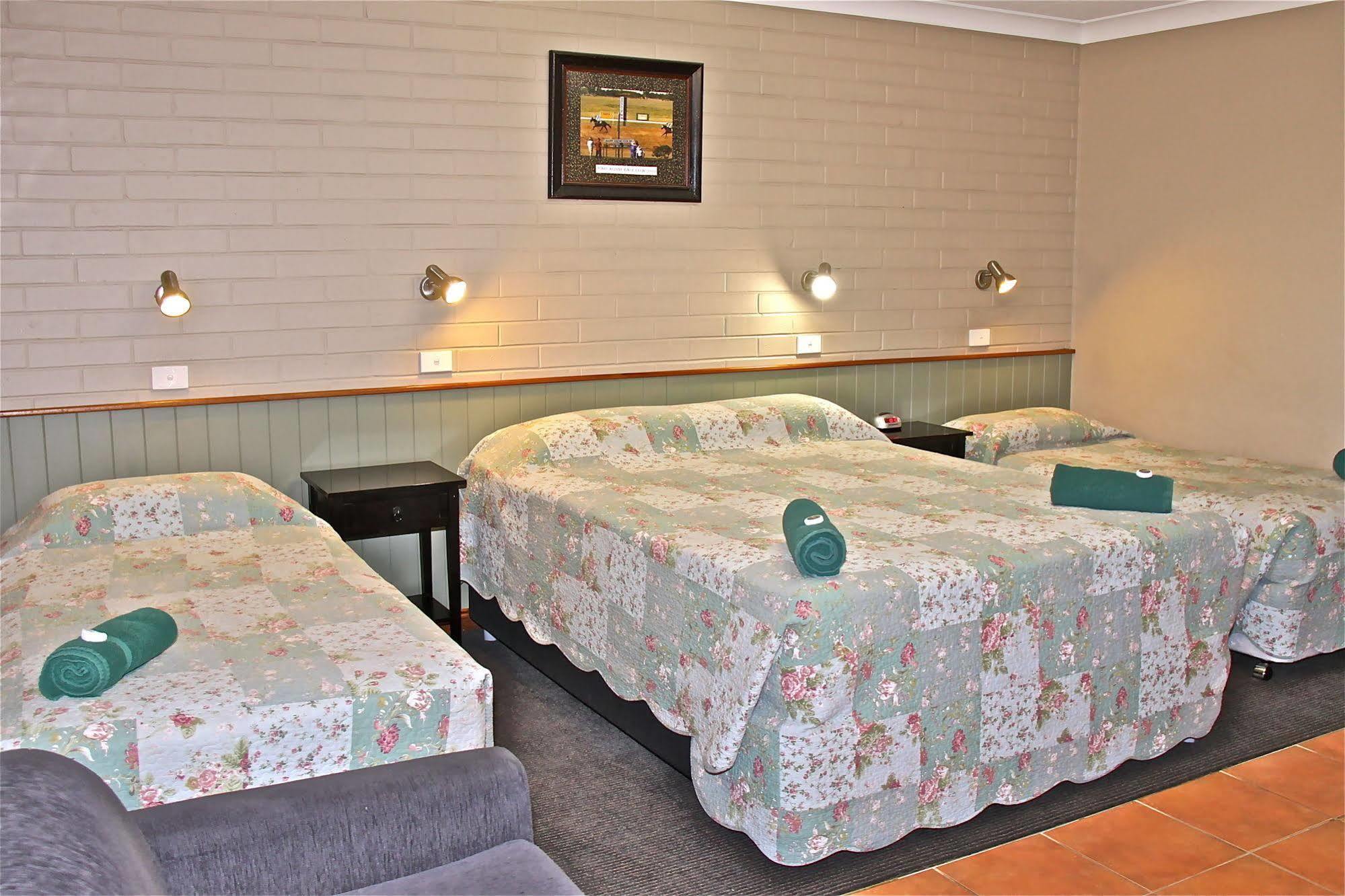 Barcaldine Country Motor Inn Екстериор снимка