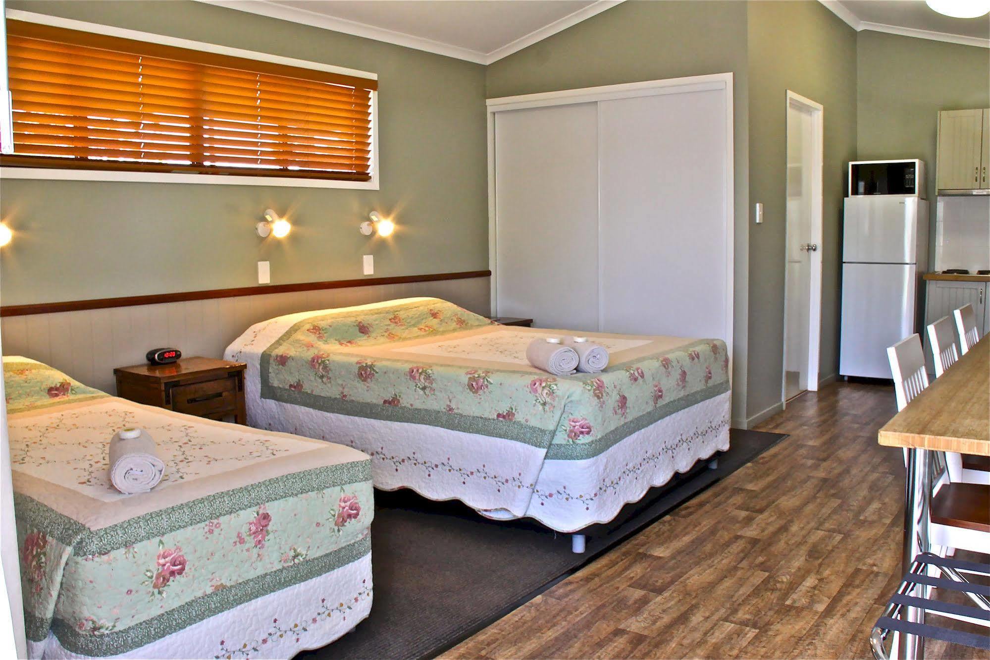 Barcaldine Country Motor Inn Екстериор снимка