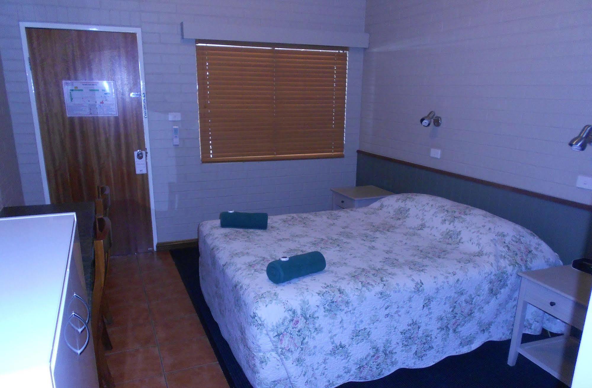 Barcaldine Country Motor Inn Екстериор снимка
